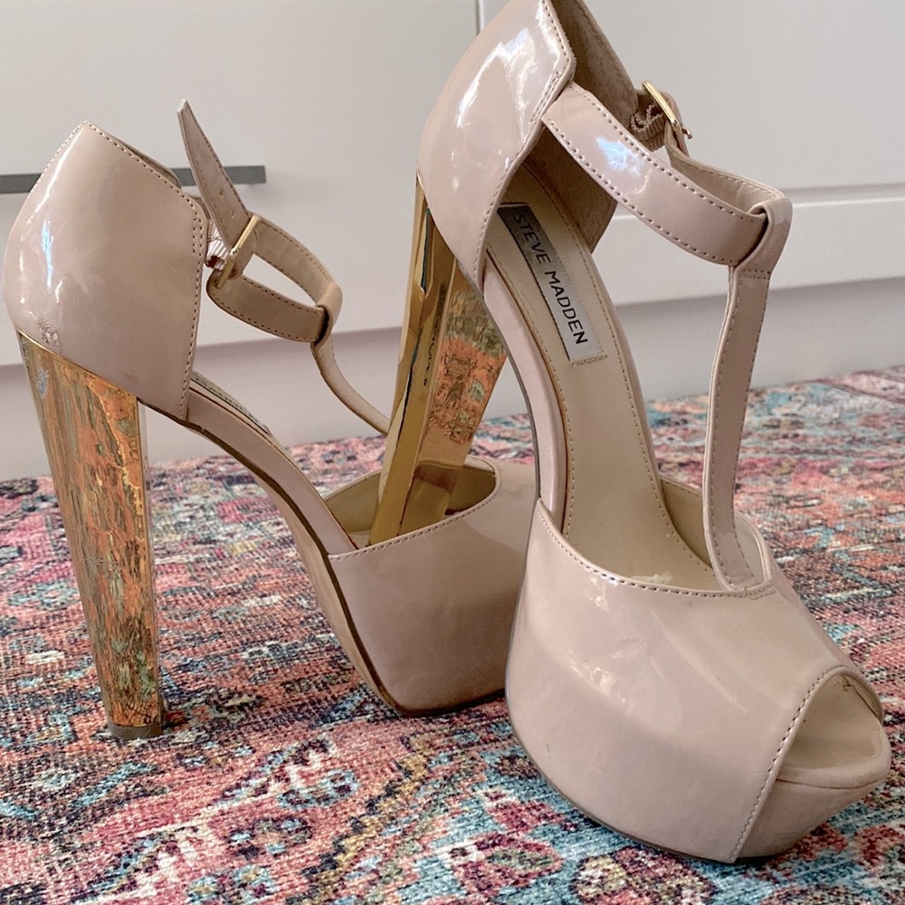 Nude/Gold Steve Madden High Heels (size 6.5)